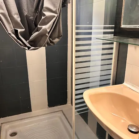 Apartment 3 A *