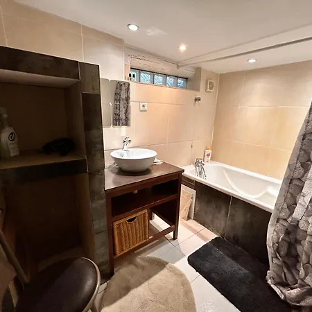 3 A Apartment Aigues-Mortes